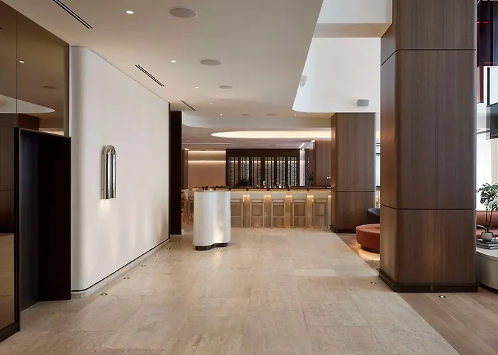 Vogue Downtown, Curio Collection By HiltonHotel Montreal