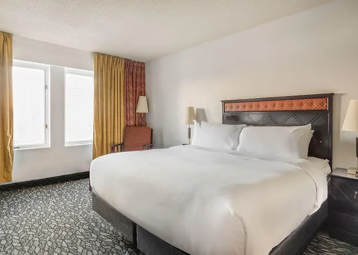 Lelux Hotel Montreal