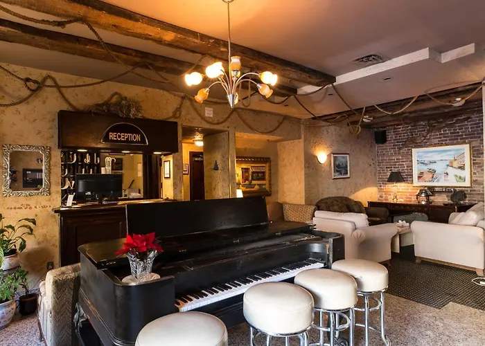 Hotel Champ De Mars Montréal